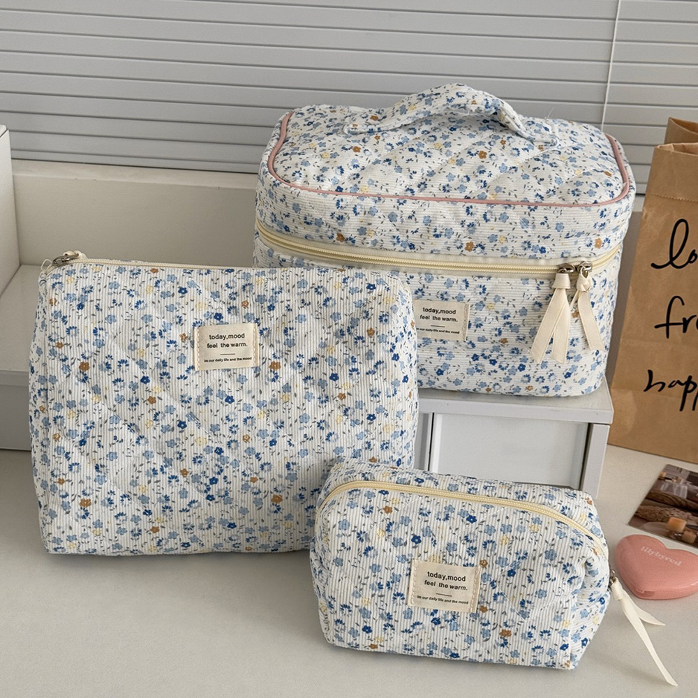 Luxury Bags China Wholesale - 卸売高級女性大容量化粧品バッグトラベルオーガナイザーメイクアップ収納ポーチレディースヴィンテージフラワーキルティングバッグ