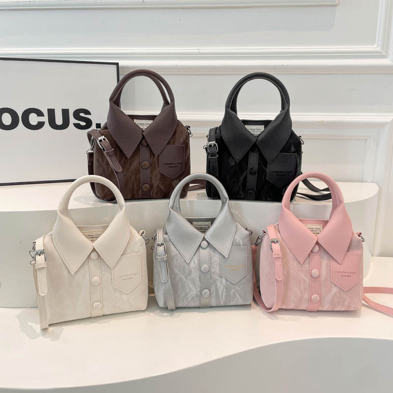 Luxury Bags China Wholesale - 高品質で人気の卸売新作ニッチデザインのおしゃれな単色ショルダーバッグ、手持ち高級クロスボディバッグ、女性用