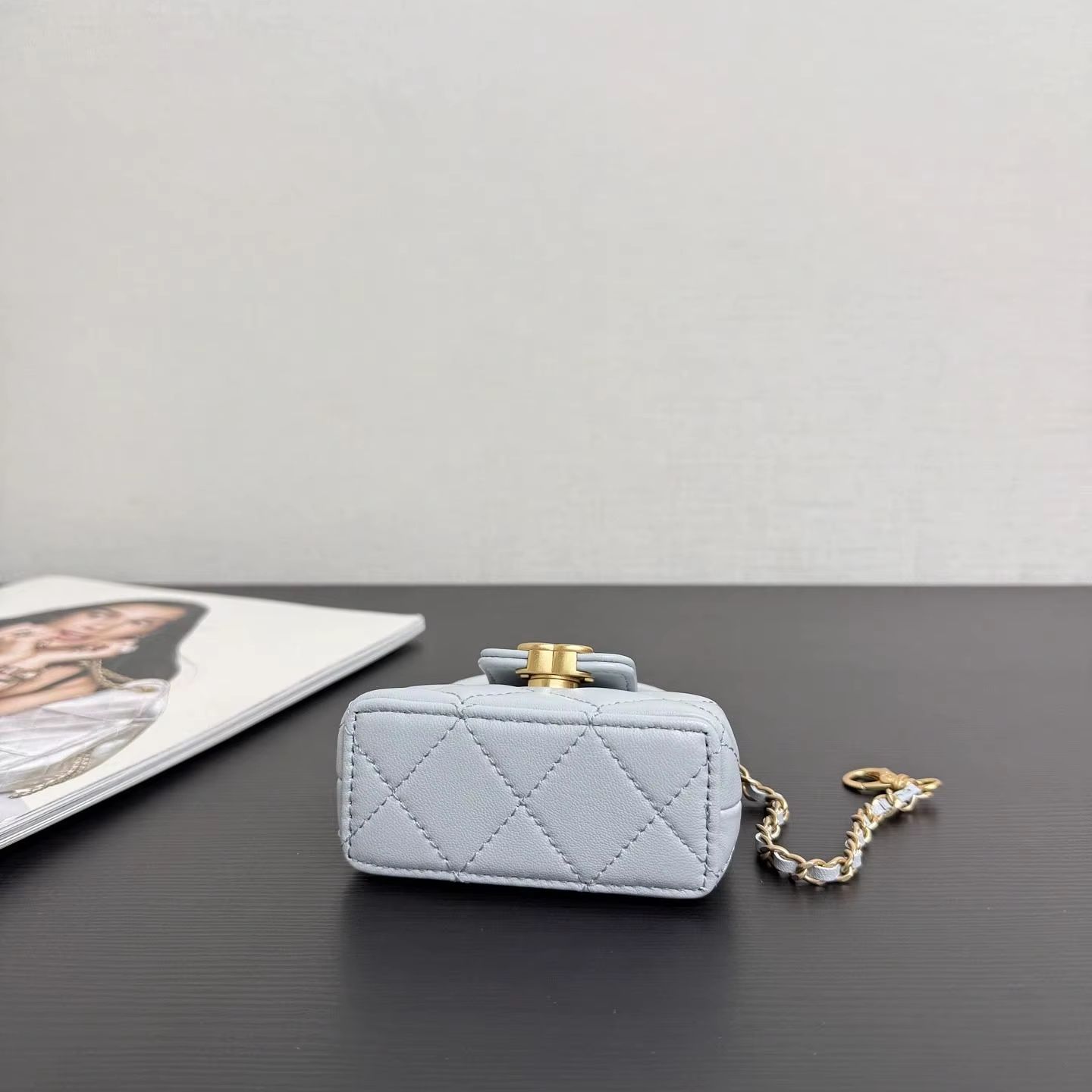 パステルブルーのキルティングミニチェーンバッグ、女性用ダイヤ - Chain Crossbody Quilted のレビューと価格