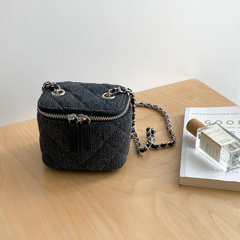 小さなキルティングボックスクロスボディ財布女性デザイナーデミ - Chain Crossbody Quilted のレビューと価格