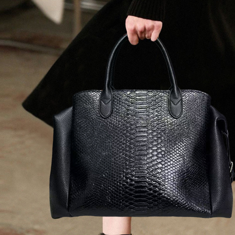 軽やかな高級感漂うエレガントなレトロレディース大容量蛇柄ハン - Luxury Bags Vegan Leather のレビューと価格